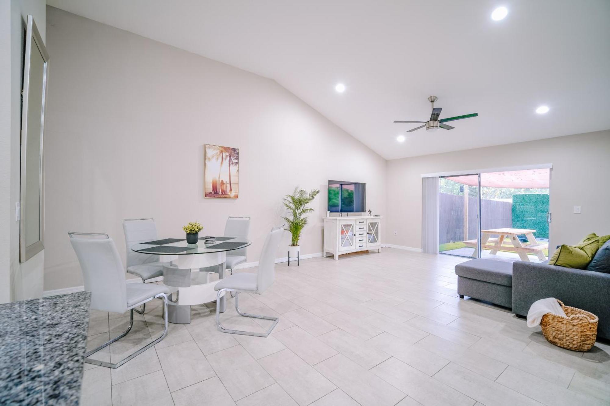 Charm Retreat Modern Haven In Great Location Villa Lutz Ngoại thất bức ảnh