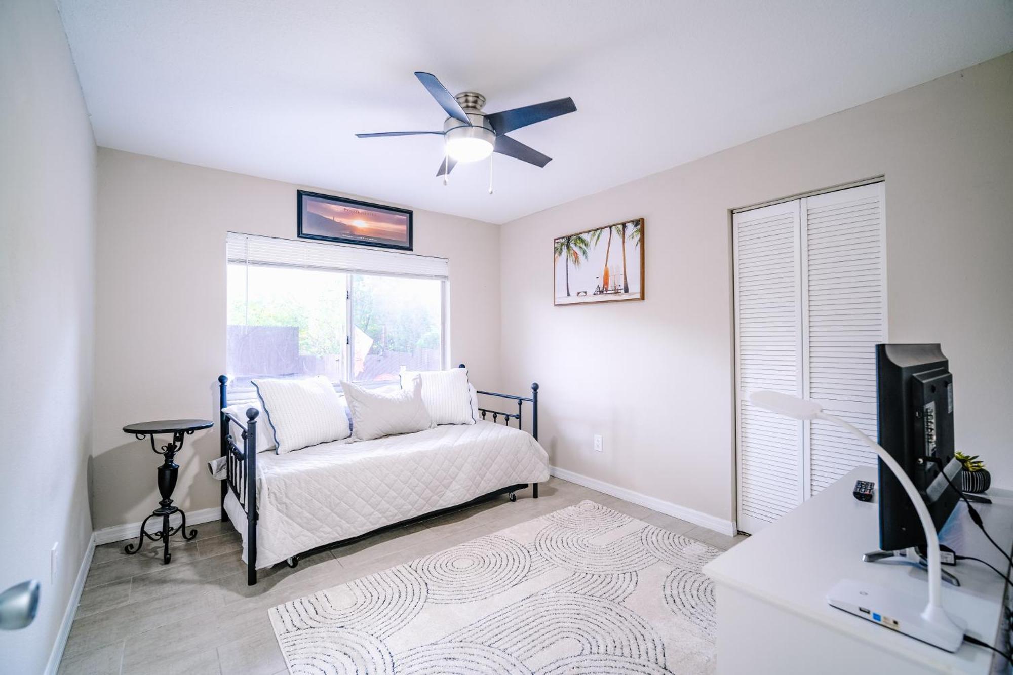 Charm Retreat Modern Haven In Great Location Villa Lutz Ngoại thất bức ảnh